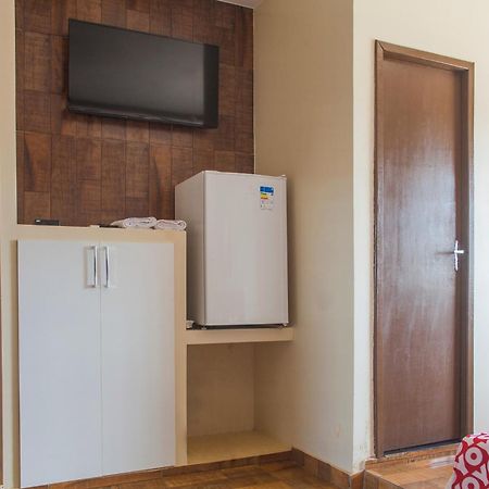 Oyo M&J Hotel Santo Antônio do Descoberto 外观 照片
