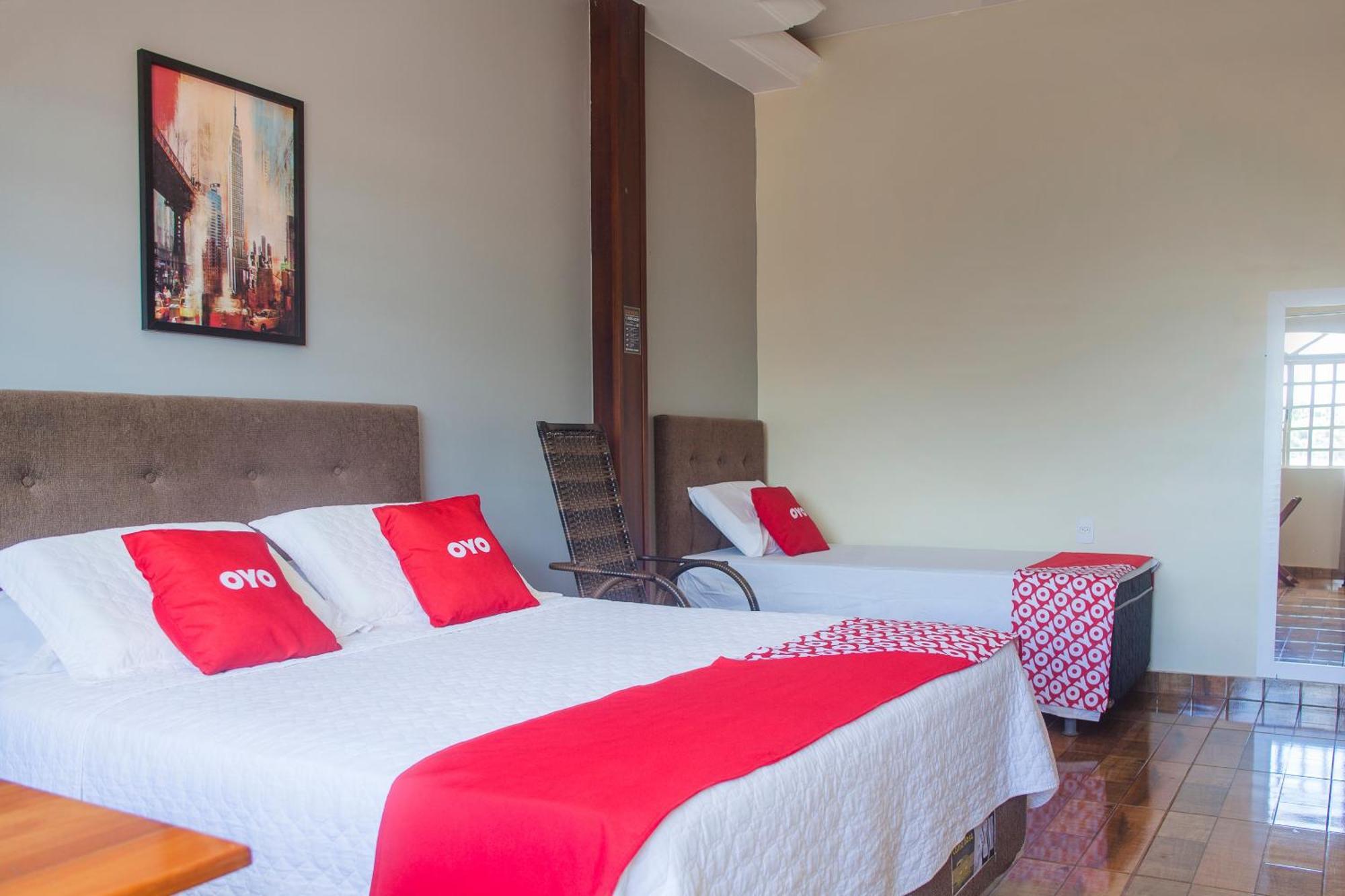 Oyo M&J Hotel Santo Antônio do Descoberto 外观 照片
