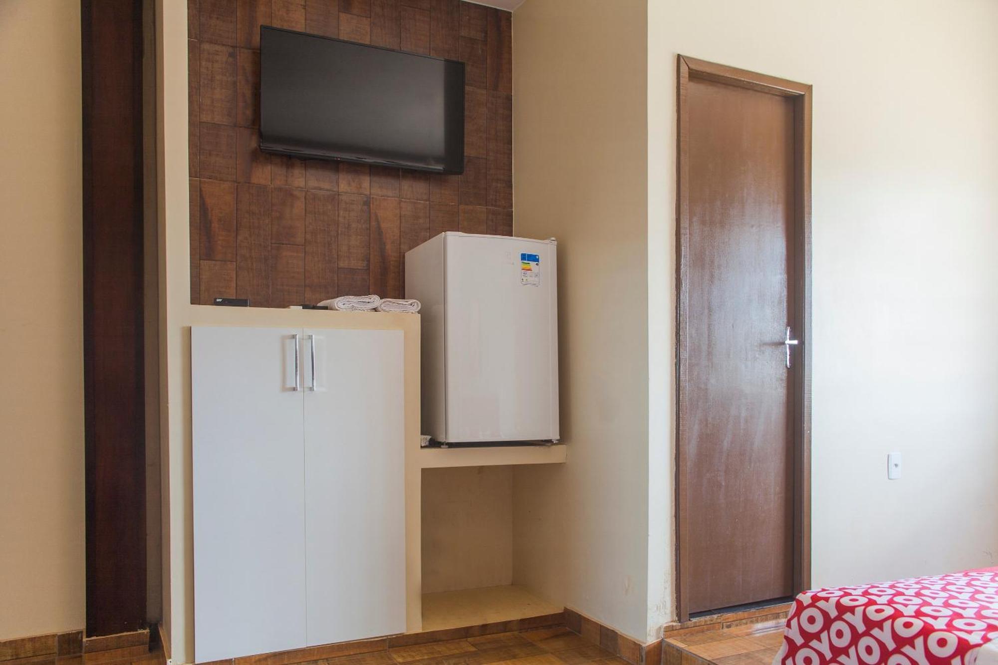 Oyo M&J Hotel Santo Antônio do Descoberto 外观 照片