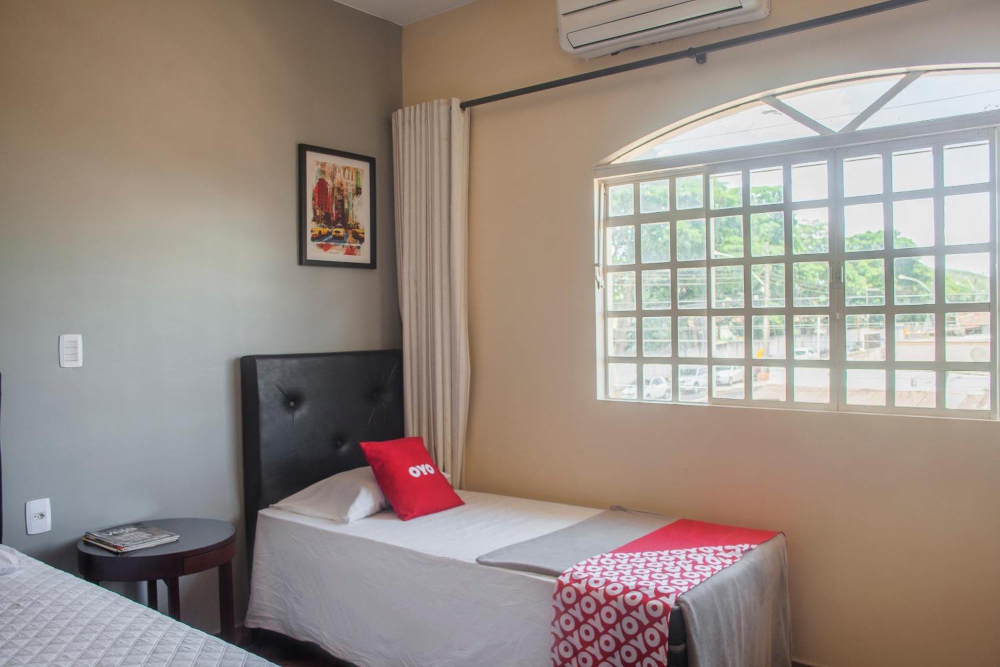 Oyo M&J Hotel Santo Antônio do Descoberto 外观 照片